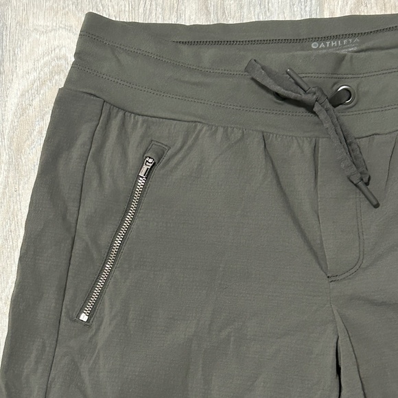 Athleta Pants - LIKE NEW! Women's Athleta Trekki North Jogger-Olive - 6